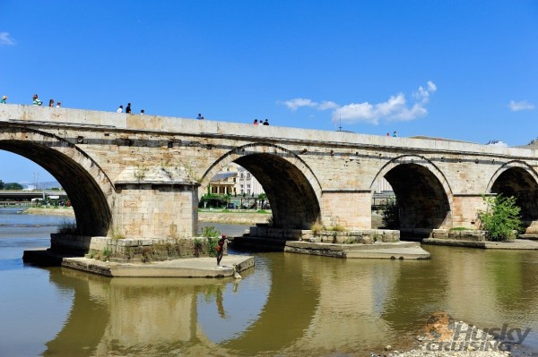 _HUS9587